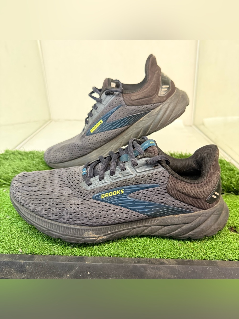 Brooks Anthem 6 Mens Size 8 Black Blue Athletic Running Shoes